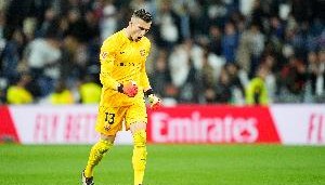 世体：巴萨门将佩尼亚将续约一年，然后外租