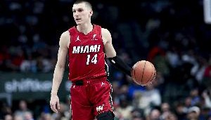 开云体育app-不太准！希罗半场9投仅3中拿到8分6板 有3失误&amp;正负值-2